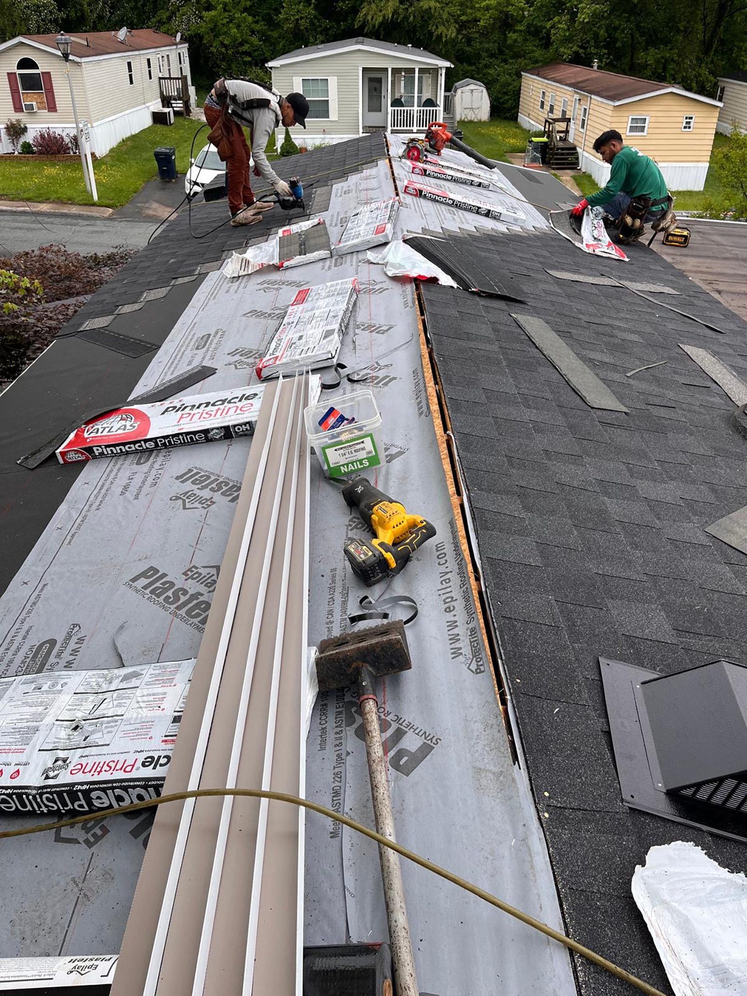 krause-companies-roofing-crew-at-work krause-companies-roofing-crew-at-work